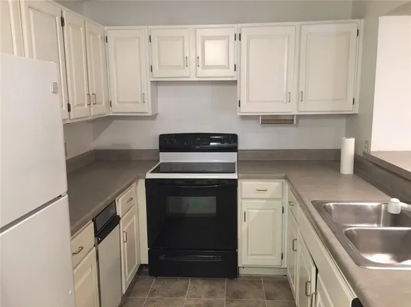 8822 W 106th Ter, Overland Park, KS 66212