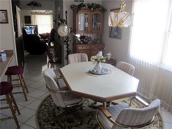 4th image of 8 Brookfield Ln