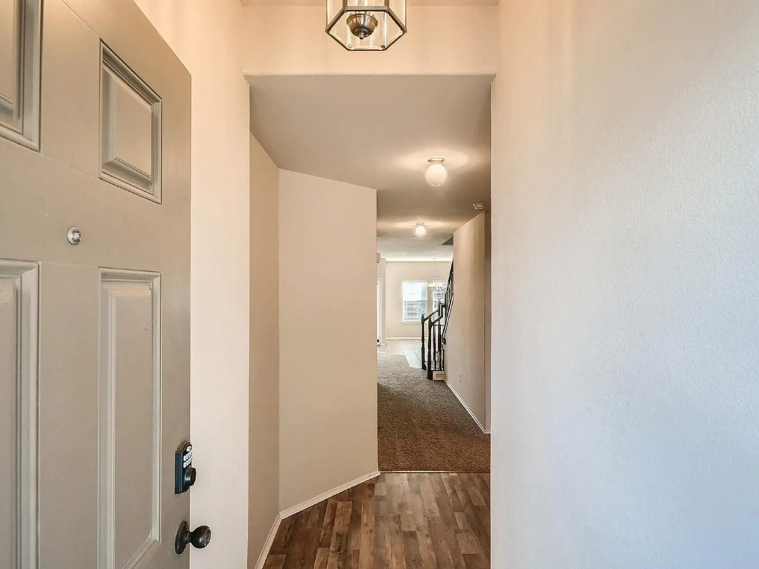 3 bed, 2.0 bath, 1586 sqft, $2,600 — Photo 4