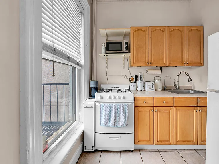 612 Hudson St #3 — Photo 6