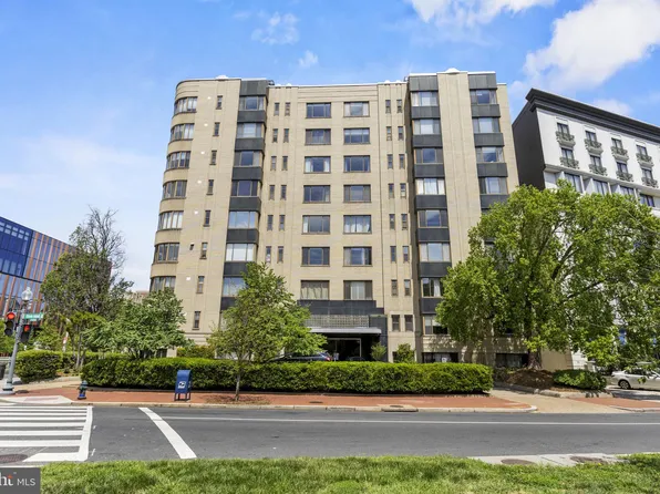 1 Scott Cir #815, Washington, DC 20036
