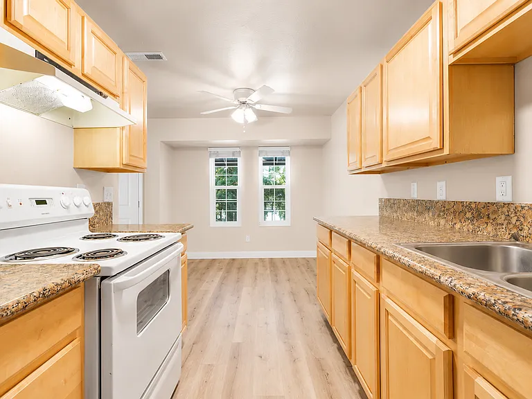 728 W Sacramento Ave — Photo 9