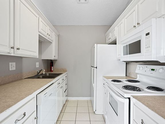 4th image of 1807 Fox Run Dr