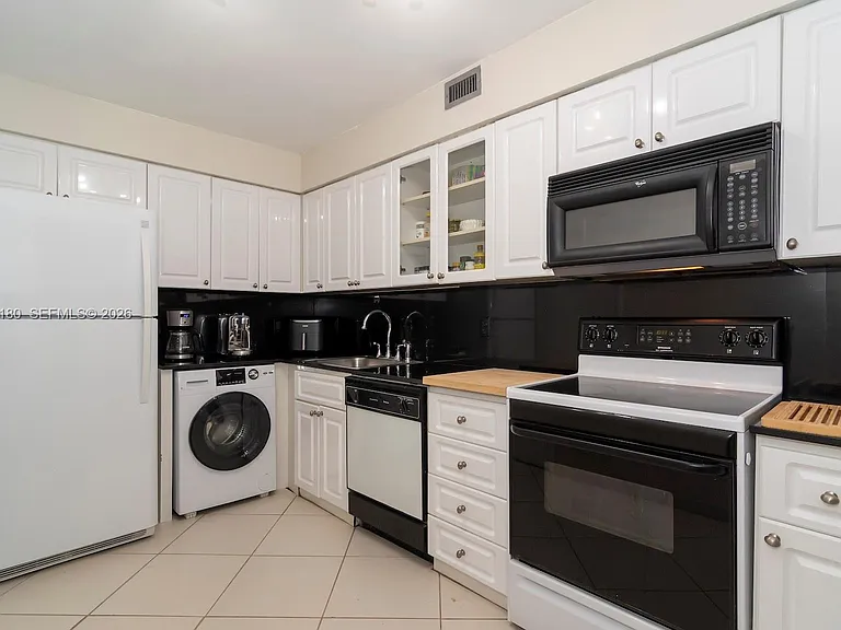6770 Indian Creek Dr #8L — Photo 16