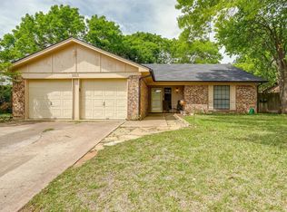 1813 Prince Dr, Benbrook, TX 76126