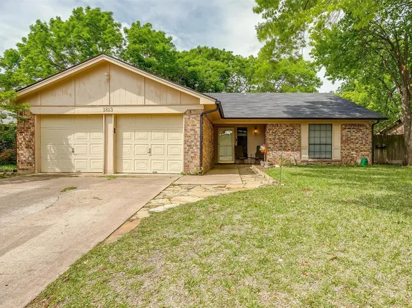 1813 Prince Dr, Benbrook, TX 76126