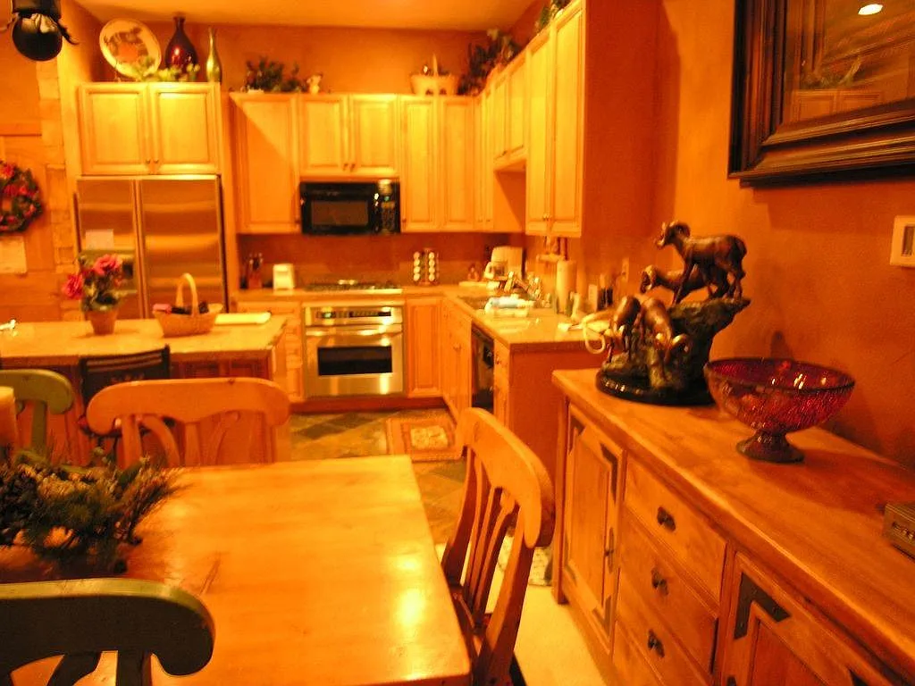 1 bed, 1000 sqft, $8,995 — Photo 4