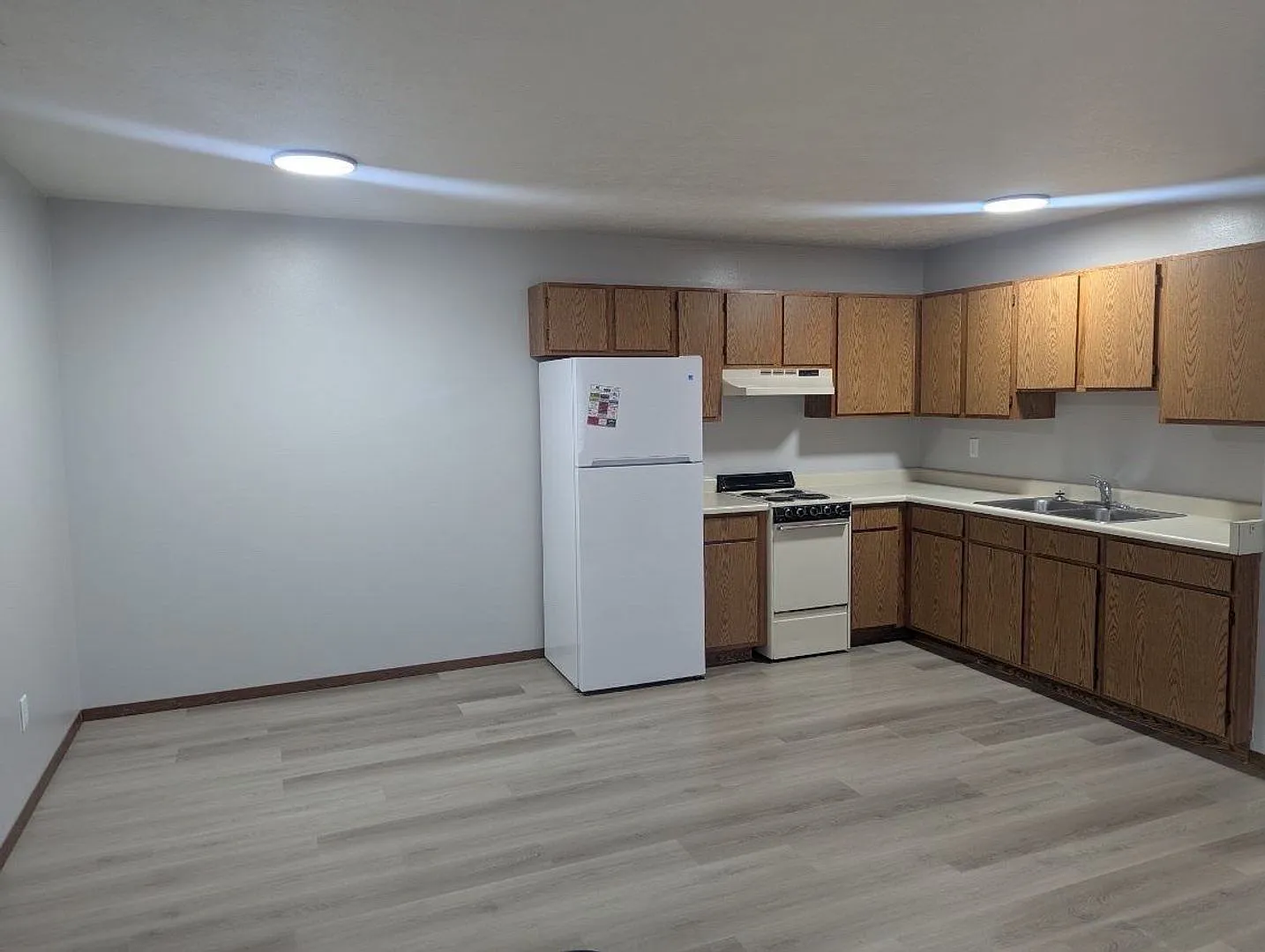 305 East N (Ogallala,NE) - Cedar Wood Apartments — Photo 2