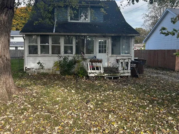 3303 Elmwood St, Monroe, MI 48162