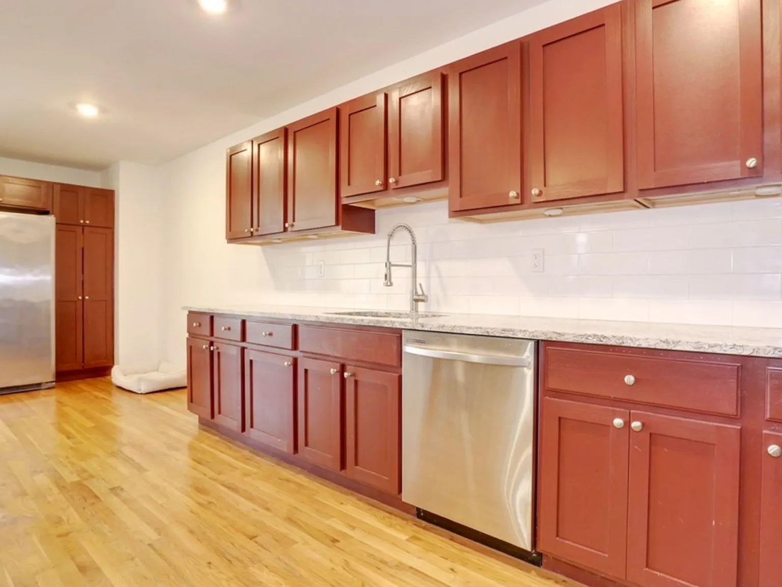 3 bed, 2.0 bath, 1200 sqft, $2,500 — Photo 2