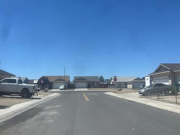 4th image of 304 Lariat St