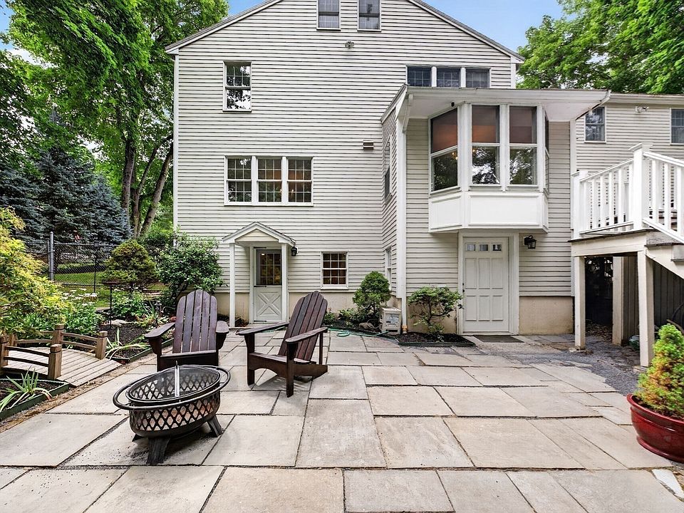 1st image of 131 Prospect St