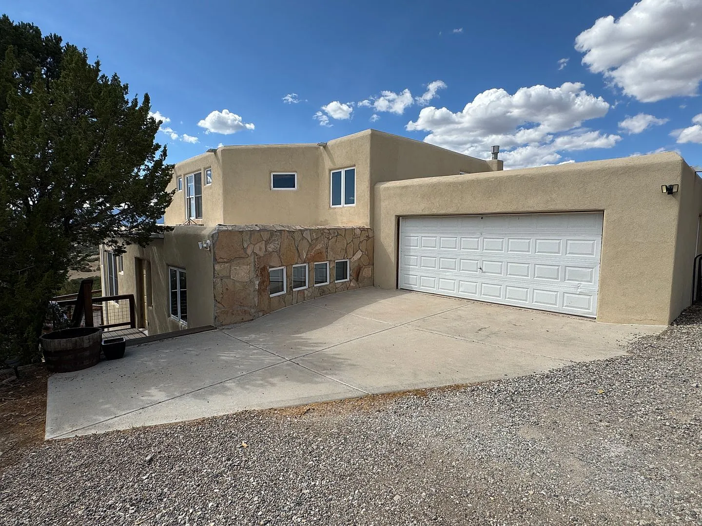 3 Bedroom, 3 Bathroom Home in Edgewood — Photo 3