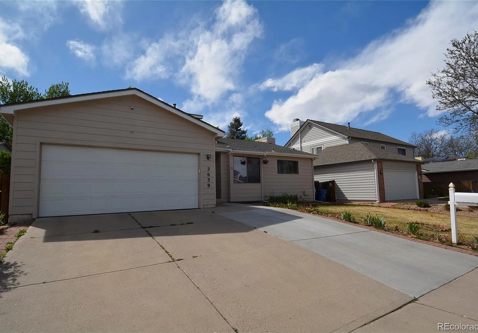 5 bed, 4.0 bath, 4385 sqft, $3,300 — Photo 2