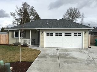 1501 SW Yucca Dr, Grants Pass, OR 97527