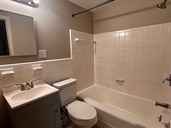 5th image of 325 Kenwood Ave #2L