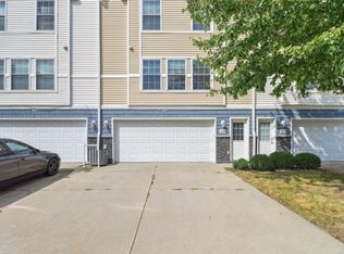 1230 SE Village View Ln, Ankeny, IA 50021