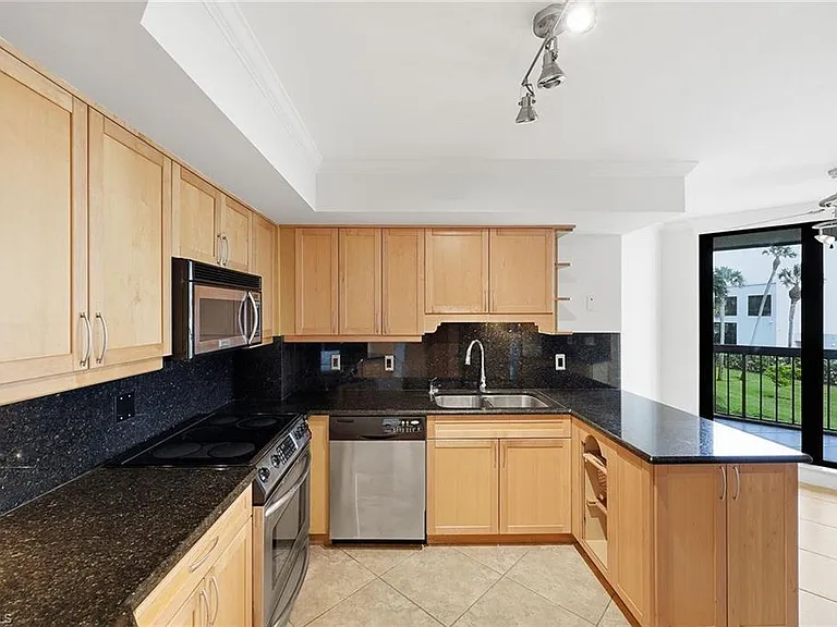 4551 Gulf Shore Blvd N #200 — Photo 13