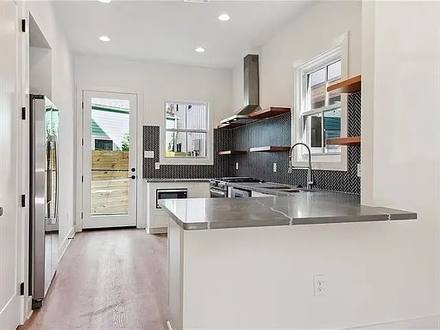 957 Saint Mary St — Photo 5