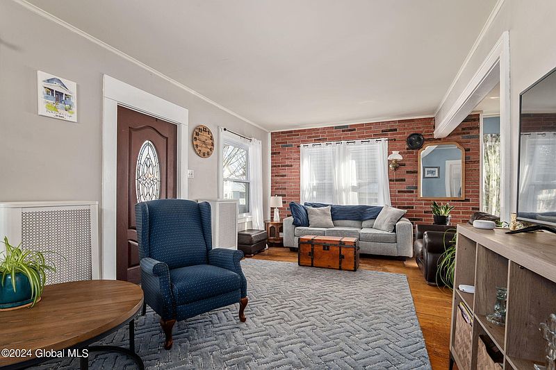 5th image of 1063 Garner Avenue