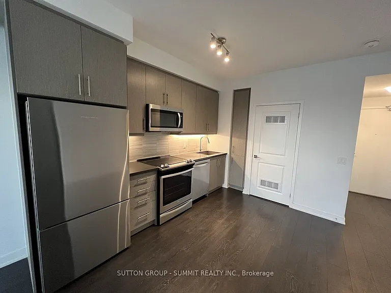 85 Oneida Cres #401 — Photo 4