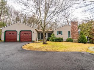 34 Church St, Thompson, CT 06277