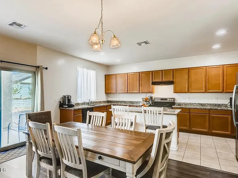 6144 W Freeway Ln — Photo 5