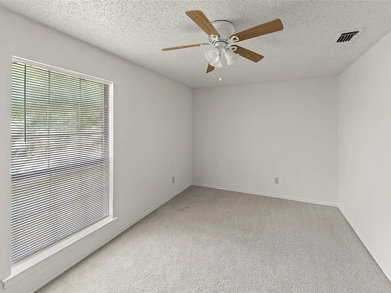 1423 Holveck Dr — Photo 22