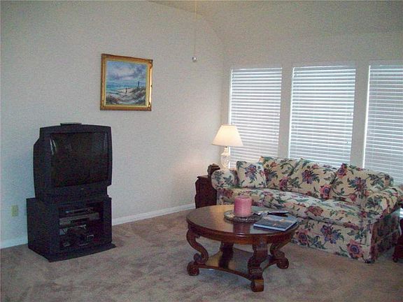 4th image of 1702 Village Townhome Dr