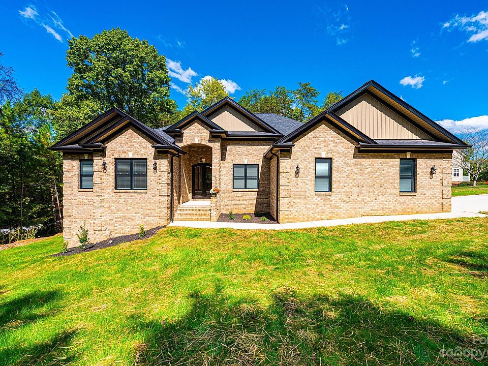 1st image of 135 Winwood Cir