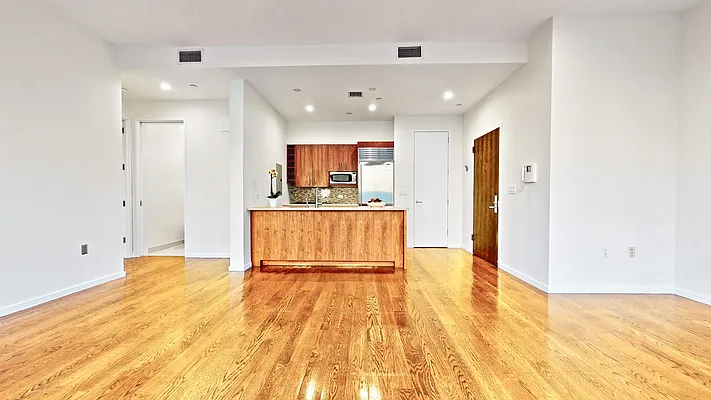Sold by Bizzarro Agency | media 8