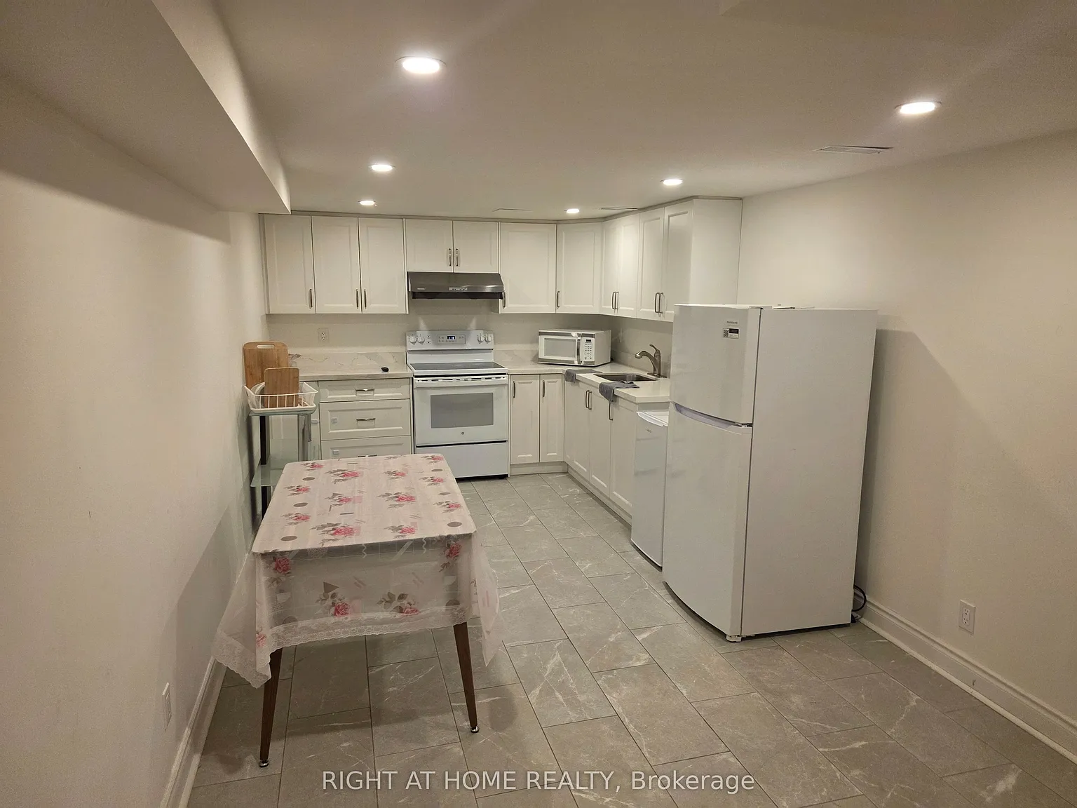 2 bed, $1,800 — Photo 3