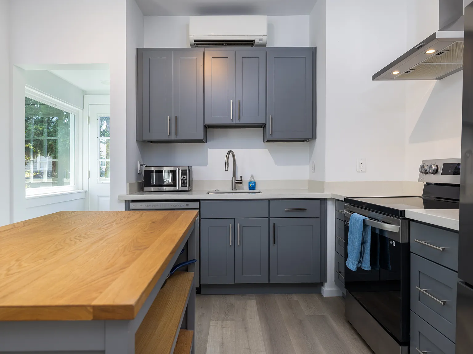 2 bed, 1000 sqft, $3,500 — Photo 3