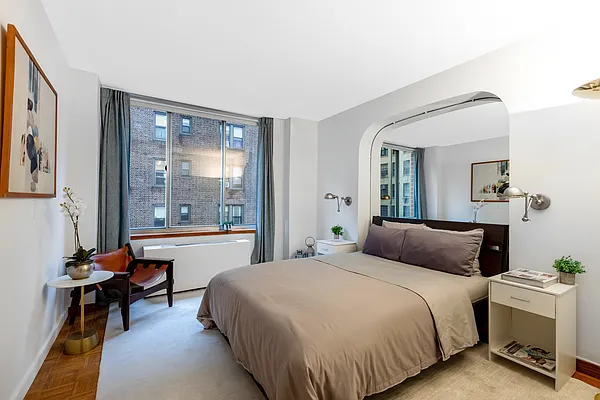 Sold by R New York | media 4