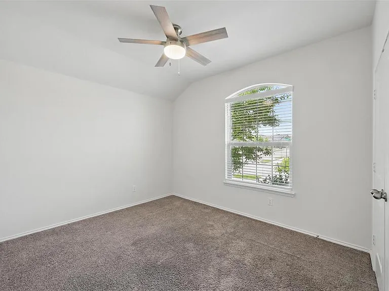 837 Amberwood Ct — Photo 24