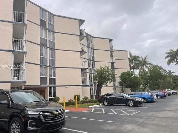 7035 NW 186th St, Hialeah, FL