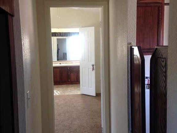 4th image of 1321 N Windsurf Way