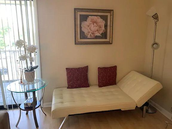 4th image of 1901 18th Ave S APT 205