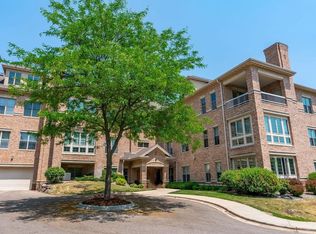 5418 Old Middleton Rd APT 103, Madison, WI 53705