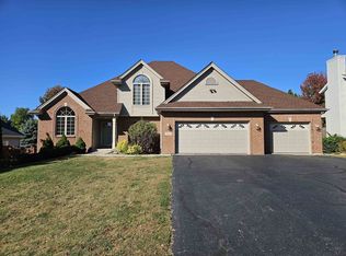 208 Starfire Rd, Poplar Grove, IL 61065