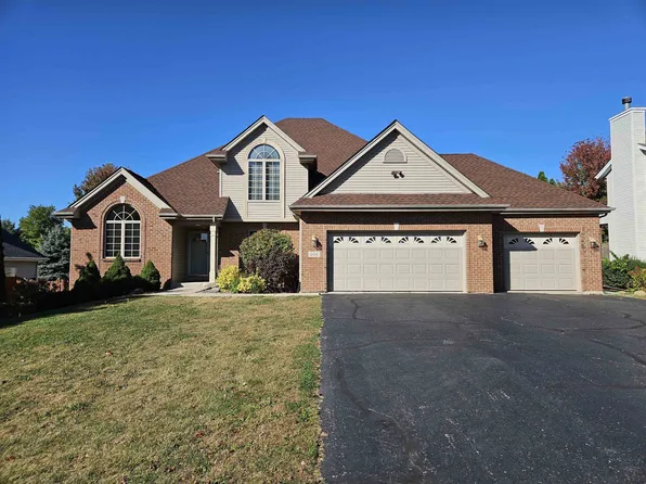 208 Starfire Rd, Poplar Grove, IL 61065