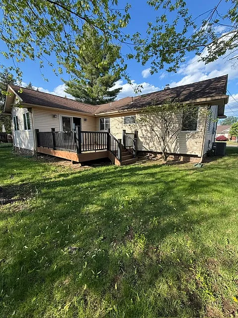 Rear yard - enclosed with good size deck - 20 Harlow Cres