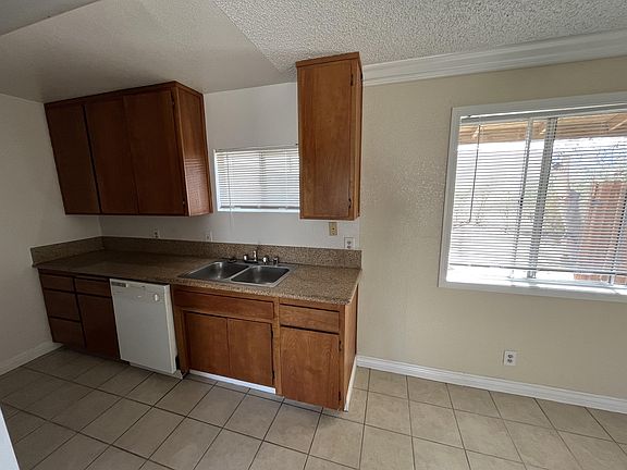 4th image of 73591 Sunnyslope Dr #B