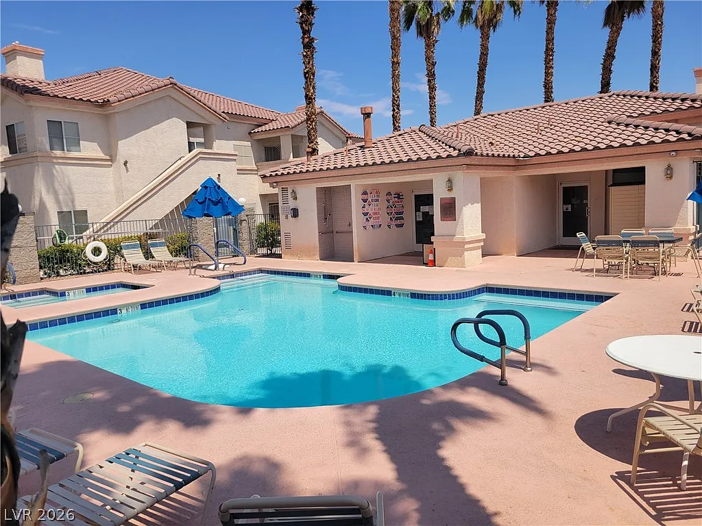 3 bed, 2.0 bath, 1110 sqft, $1,795 — Photo 3