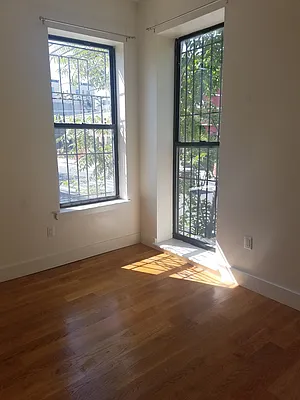 Rented by Space Link Realty | media 28