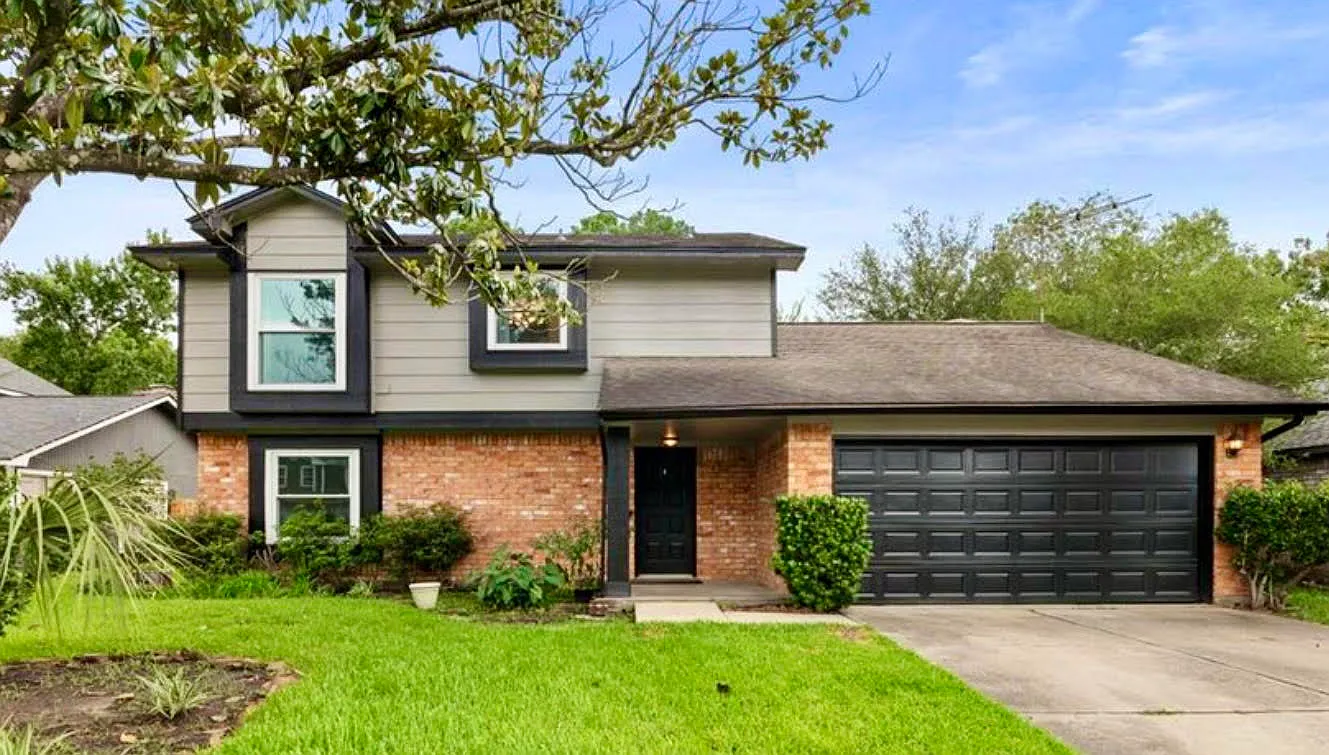 4 bed, 2.5 bath, 2258 sqft, $2,250 — Photo 1