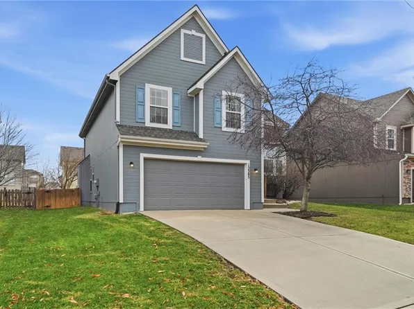 12385 S Quail Ridge Dr, Olathe, KS 66061