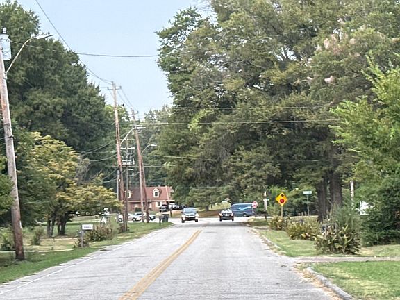 4th image of 2484 Oak Woods Dr E