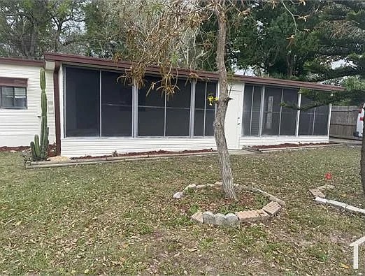 221 Janet Ln — Photo 6