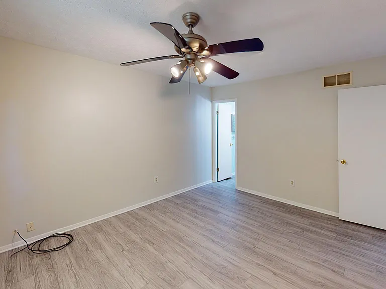 30 Samantha Ct — Photo 7